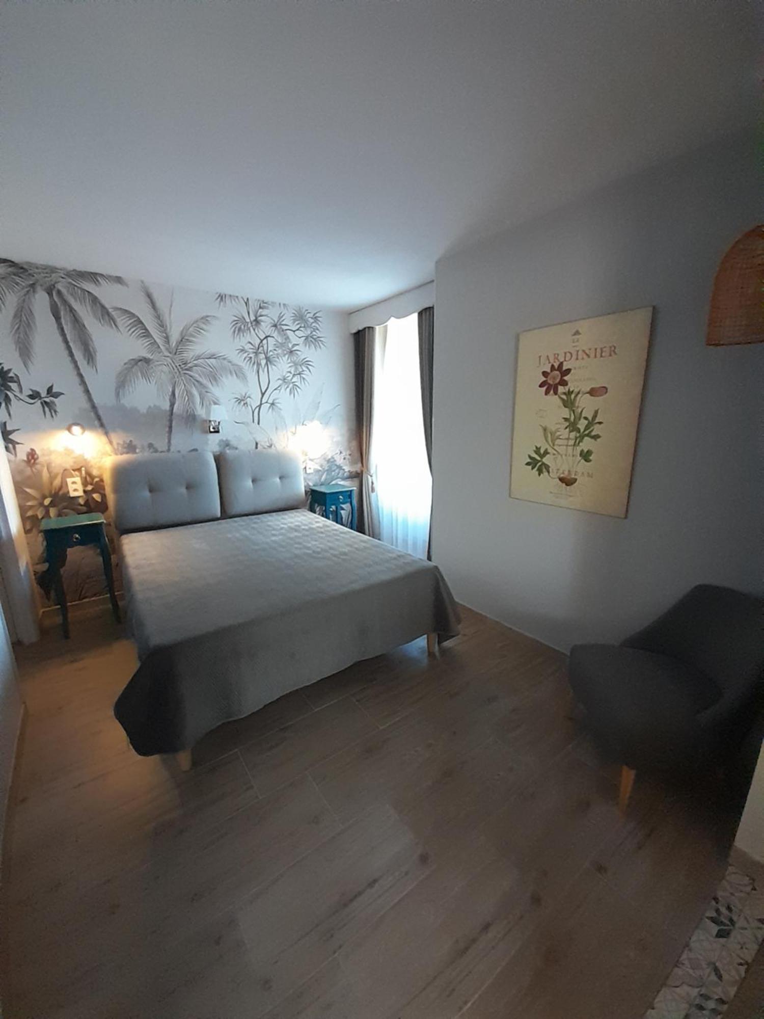 إستين B&B Manoir De La Fabregues الغرفة الصورة